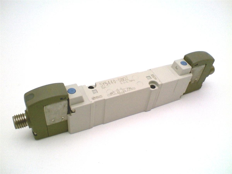 1pcs New in bag SMC solenoid valve SY5140-5LZ 1pcs New in bag SMC solenoid valve SY5140-5LZ