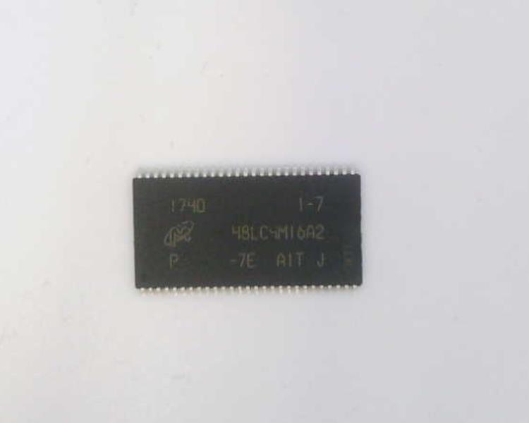 2 Pezzi Di Chip Memoria MICRON MT48LC4M16A2P-75:G, Nuovi, In TSTOP54